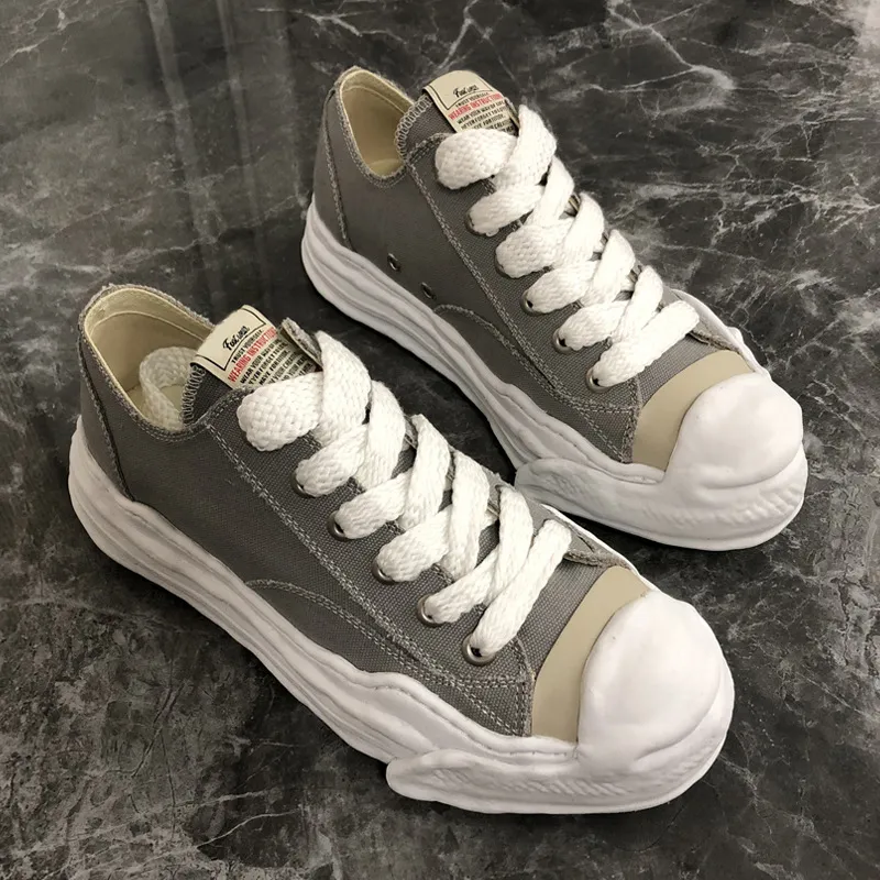 Hardloopschoenen Schoeisel Mmy Maison Mihara Yasuhiro Hank Lage sneakers Platte schoenen Unisex Canvas Trainer Vetersluiting Gevormde neus Dames Luxe ontwerpers Rubberen doppen Fabriek