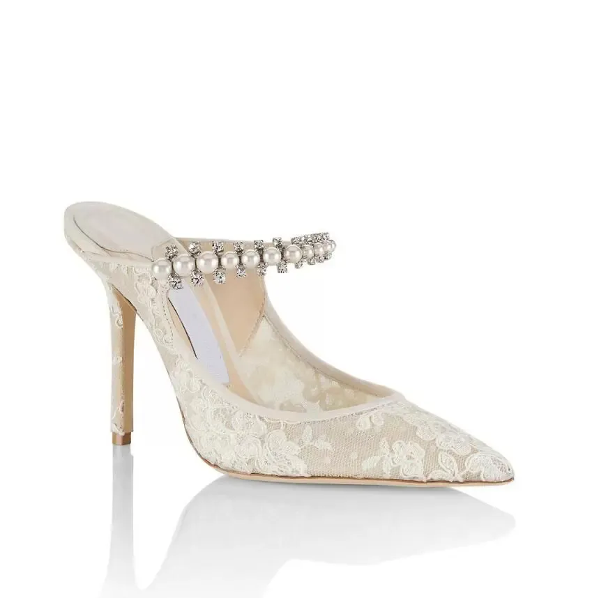 Vita spetsar sandaler kvinnors fest br￶llopskl￤nning bailey pekade muller platt skor p￤rla dekorativa tofflor h￶ga klackar eu35-43