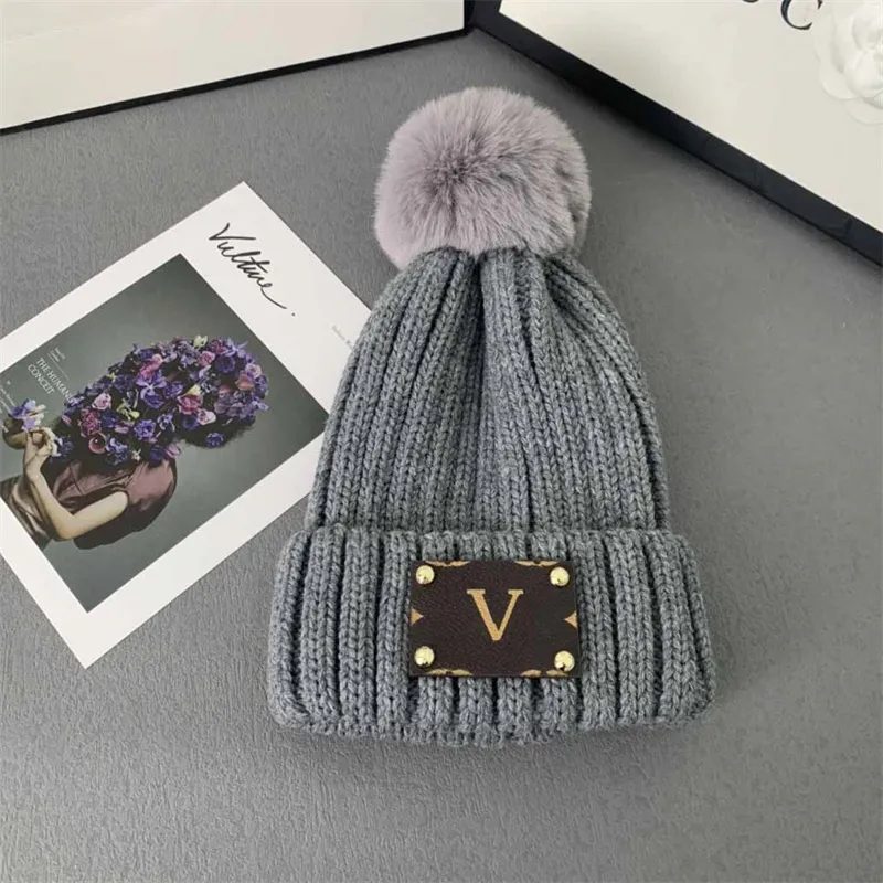 Luxury Beanies Designer Fuzzy Ball Knitted Cap Womens Chunky Knit Thick Warm Faux Fur Pom Beanies Hats Female Bonnet Beanie Caps
