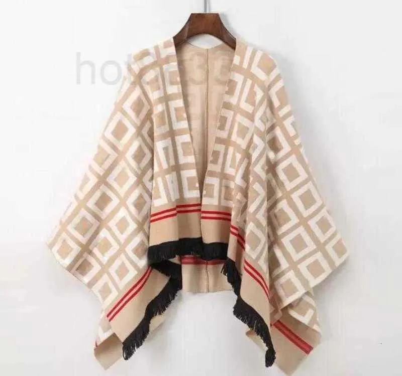 Kvinnors tröjor Designer 2023 Ströja Womans Cloak med F tryckt hög Quallity Autumn Spring Winter Cardigan Free Size Design Knitting Top Fringe To6e