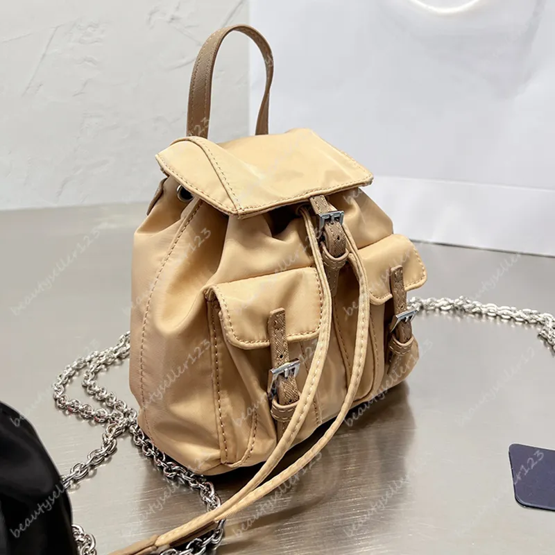 Nylon axelväskor designer ryggsäck stil ryggsäckar handväskor kvinnor väskor kedjor remmar handväska mini totes väska klassiska purses skola 3 färger