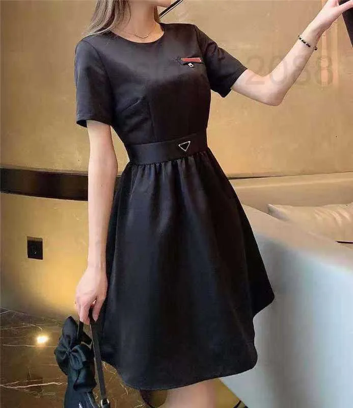 Повседневные платья дизайнерские женские платье рубашка для джинсовой рубашки для весеннего летнего стиля одежды с слойной буквой Леди Слим -ремень плиссированный юбка кнопка Zipp P1GN