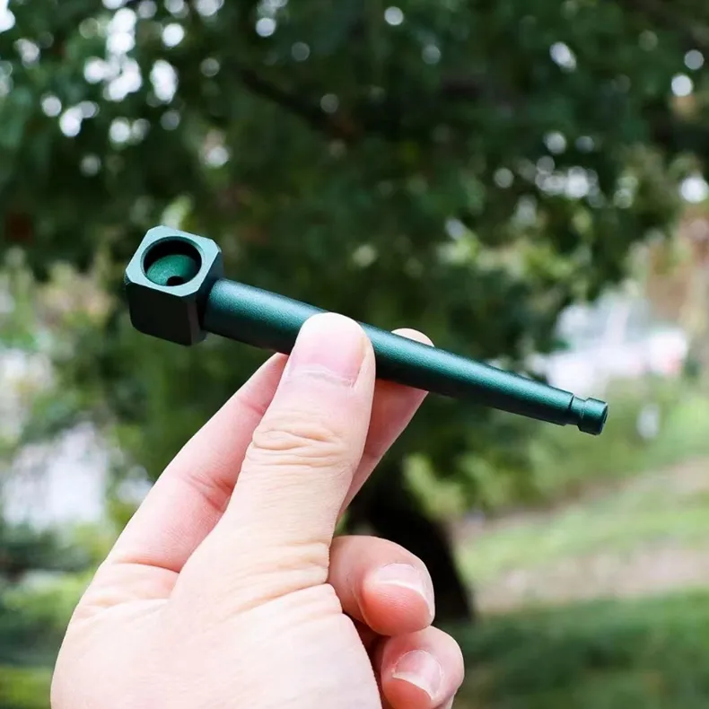 Dernier mini-tuyaux en alliage en aluminium coloré amovible portable conception innovante conception sèche Herbe Tobacco Pipes à main du support de cigarette