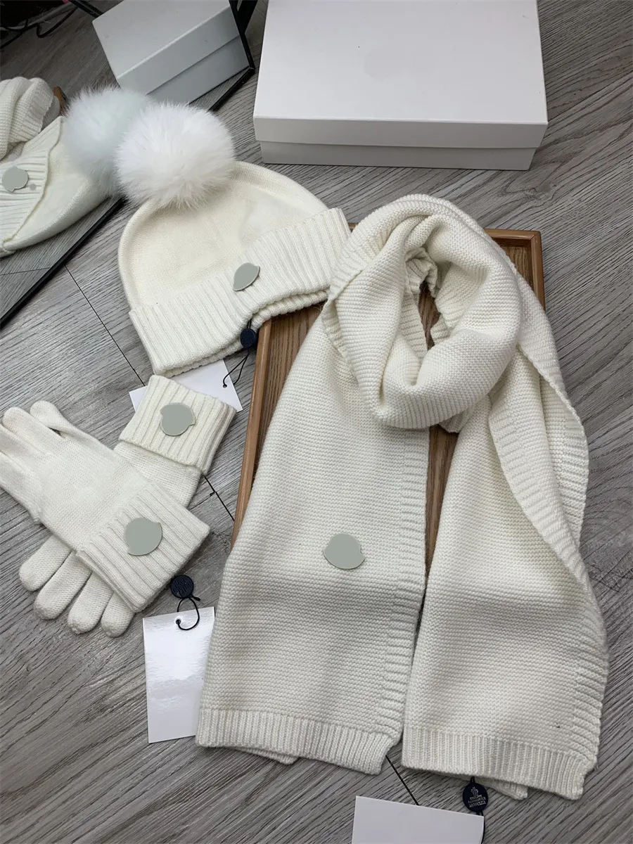 Lüks Tasarımcı Kadın Eşarp Eldiven Kapakları Takım Kıllı Beanie Tasarımcı Eşarplar C Mektup Sıcak Kış Moda Marka Örme Şapka