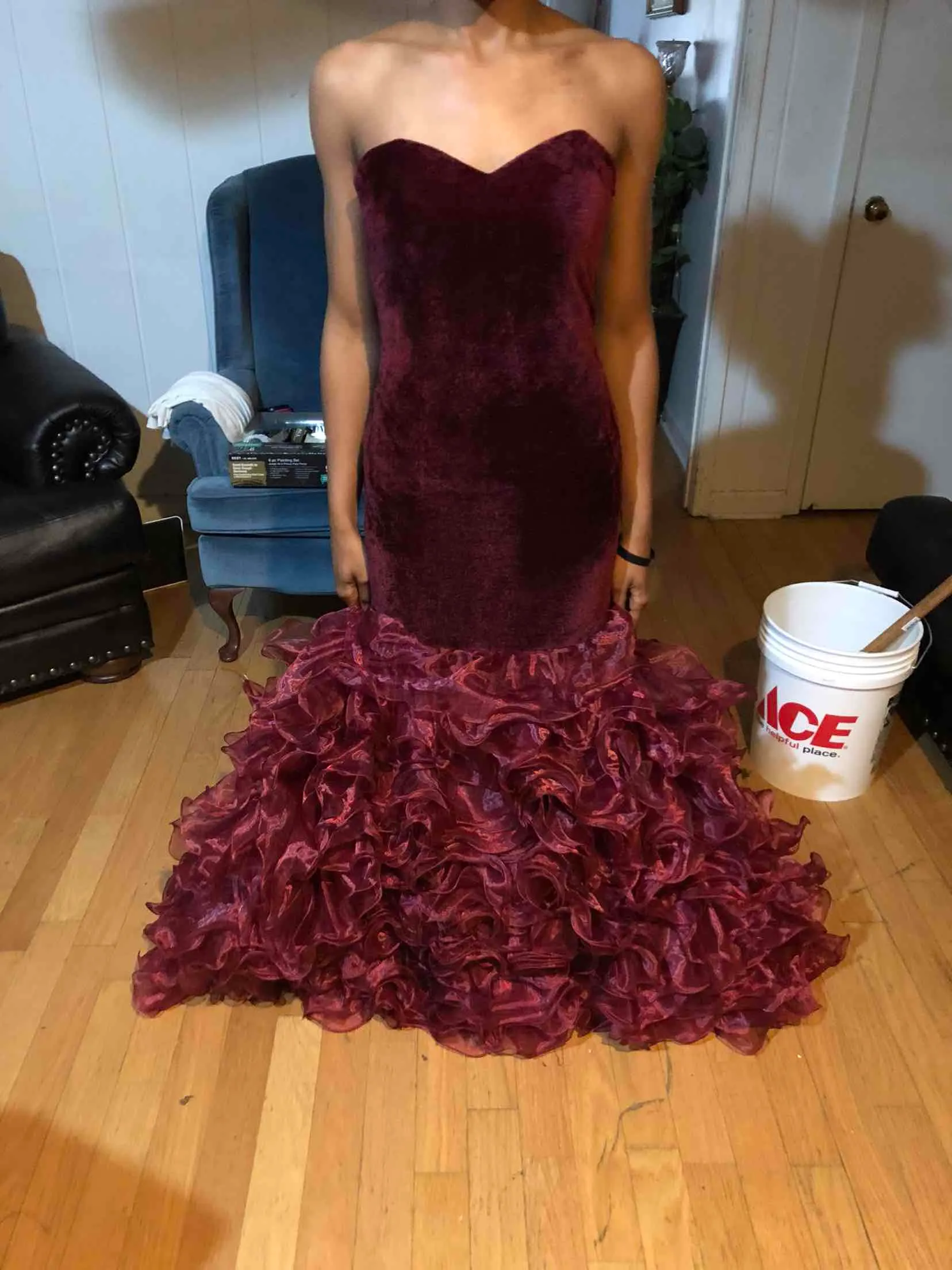 2023 brudtärna klänningar plus storlek Burgogne Velvet Mermaid Sweetheart Backless Tiered Ruffle Party Wedding Gästklänningar Maid of Hono251T