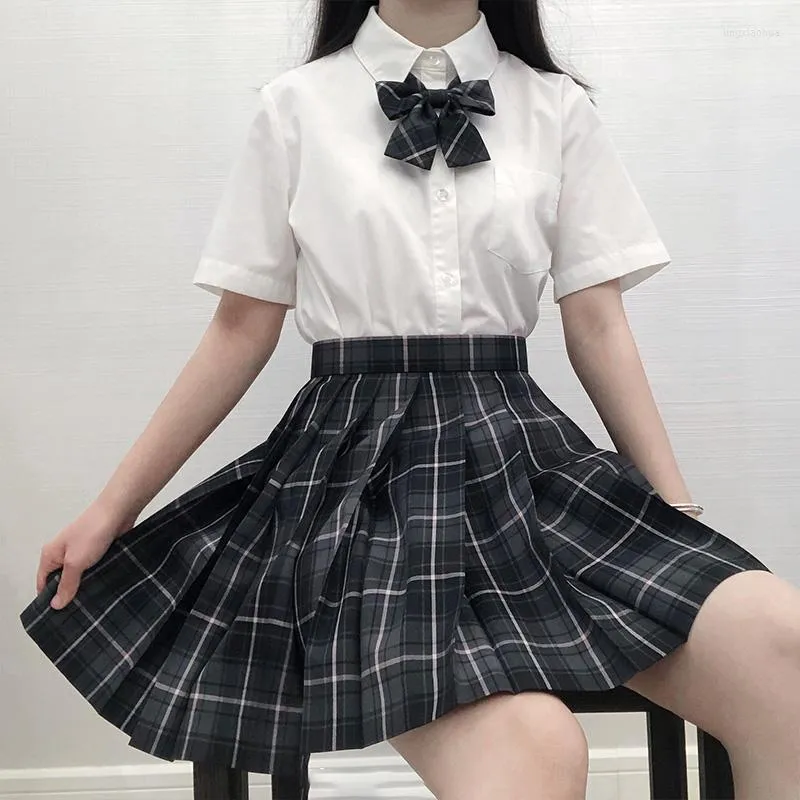 Roupas pretas sale coreanas