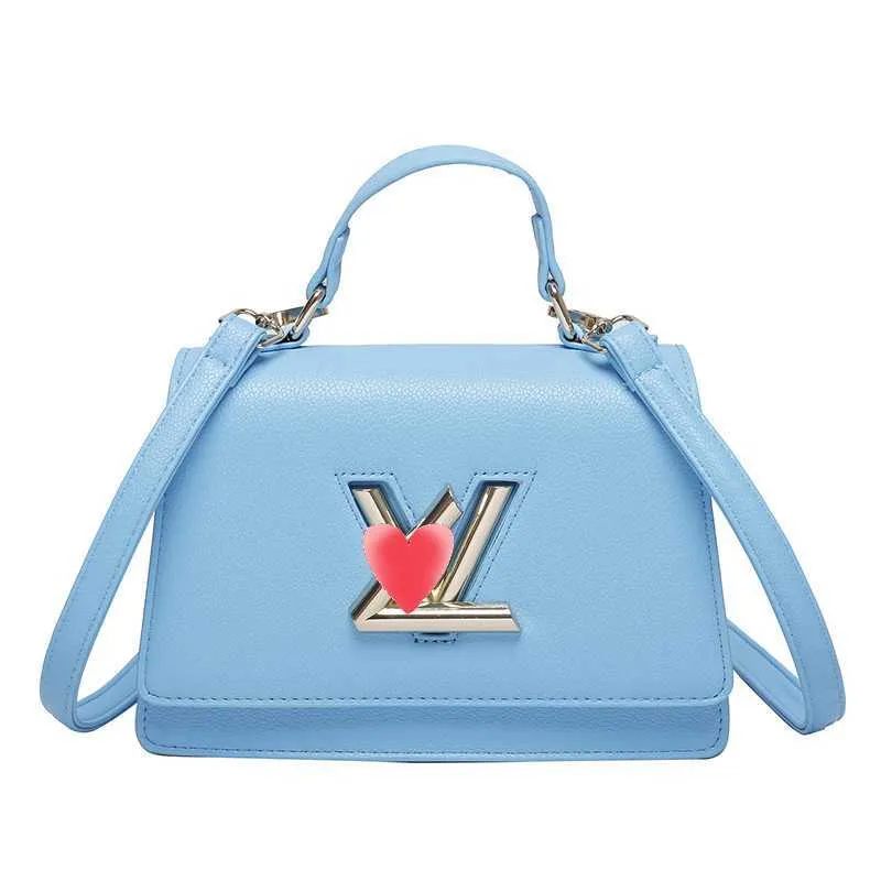Wholesale Fashion Luxury Women's Leather Bag with New Vintage V-buckle Bolsas Adjustable Luxury Designer Handbag