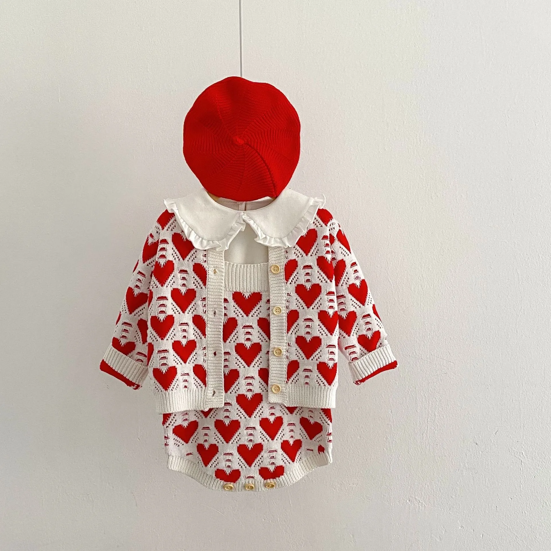 Ins söta vårhöststickor sätter barn långärmad röd kärlek hjärt cardigan romper baby kläder 100% bomull