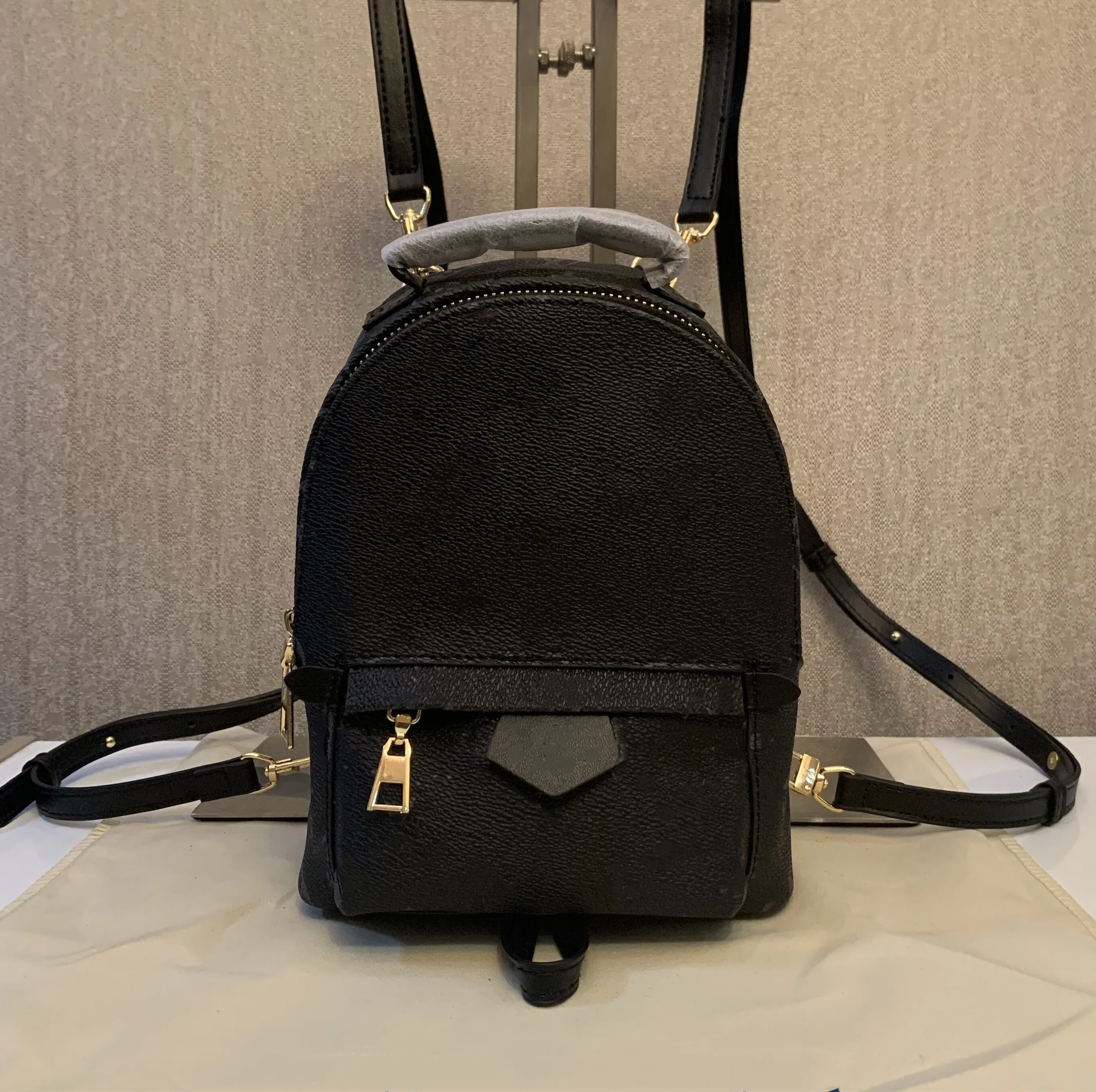 Dhgate louis 2025 vuitton backpack