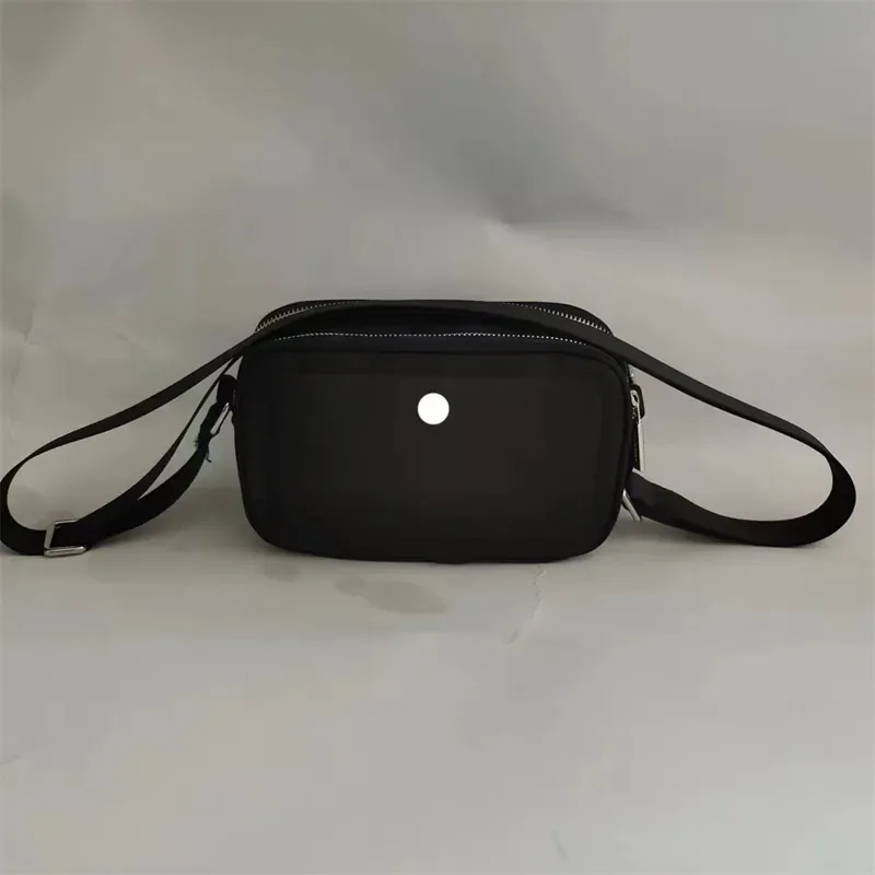 LU YOGA BAG Kvinnors Crossbody Bag Canvas Camera Bag 2L Capacity Shoulder Bag Poose Poose