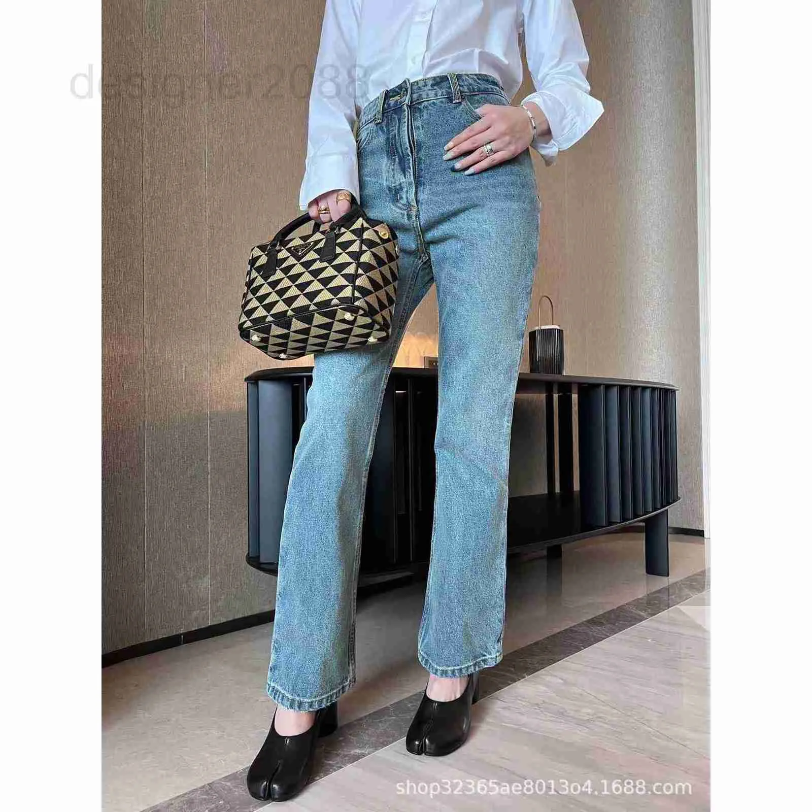Women's Jeans designer P Early Autumn New Style Back Pocket Triangle Decoration Washing High Waist Wide Leg Fashion Versatile 64I0