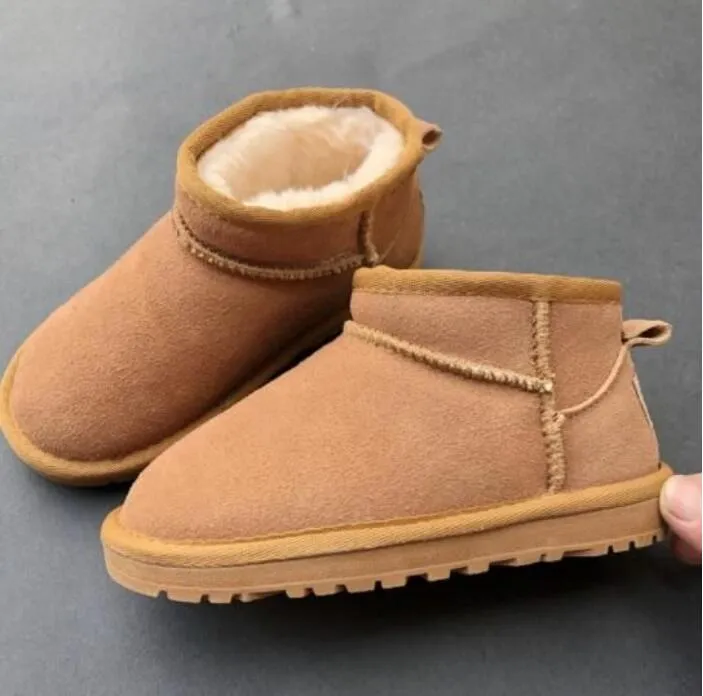 2023 Marque Enfants Filles Mini bottes de neige Hiver Chaud Enfant En Bas Âge WGG Garçons Enfants Enfants Chaussures En Peluche taille EU21-35 07