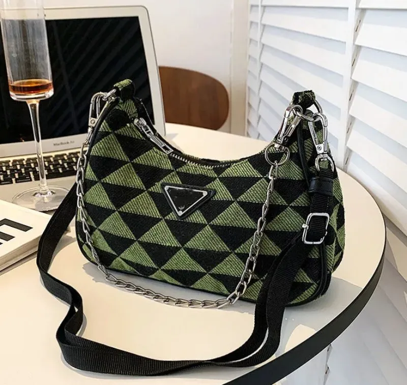 Borse di tela di design Etichetta triangolare classica Borsa a tracolla Borse a tracolla Banchetti da donna Pacchetto business per il tempo libero 2023 Borsa tote tote di lusso calda