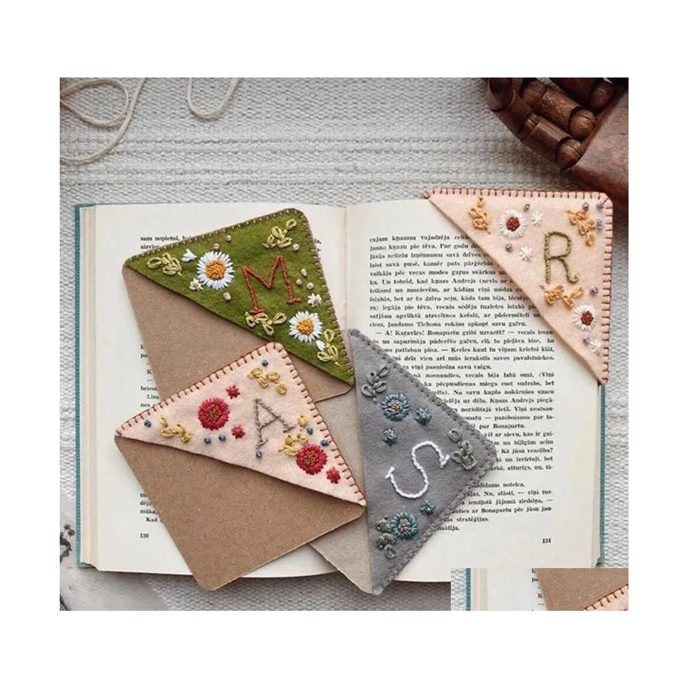 Party Favor Personalized Hand Embroidered Corner Bookmarks Felt Triangle Markers Gifts For Reading Lovers Drop Delivery Home Garden Dhtak