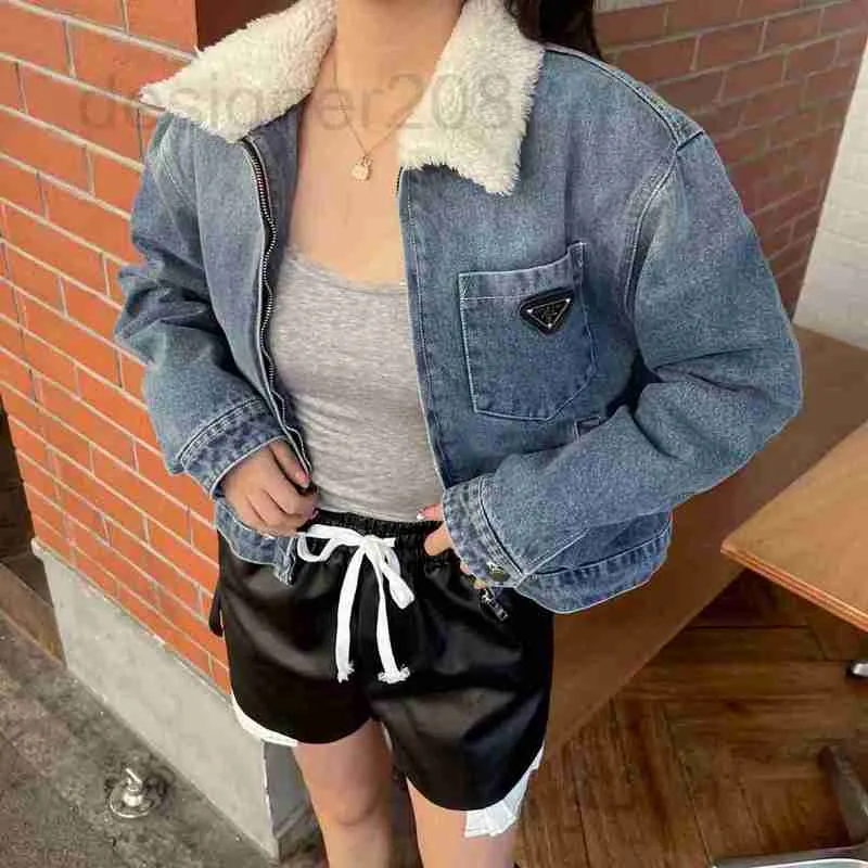 Kvinnorjackor Designer P22 Autumn and Winter New Classic Triangle Wash Old Denim Short Lamb Hair mångsidig jacka xjyw