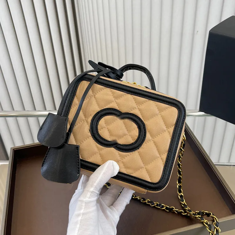 Womens Designer Camera Vanity Box Bags Filigree Top Handle Totes Crossbody Shoulder Quilted Matelasse Cosmetic Case Outdoor Sacoche Designer Handbags