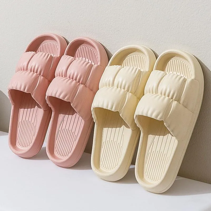 Kvinnor tofflor Soft Sole Cloud Slipper Summer Thick Platform Sandaler Slides Home Badrum Non-Slip Flip Flops Men Dams Unisex D26