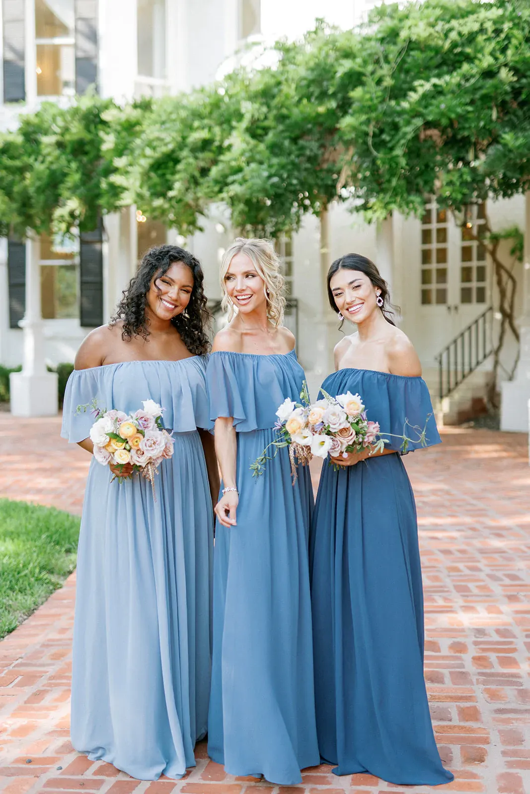 Light Sky Blue A Line Bridesmaid Dresses Off Shoulder Plus Size Pleats Chiffon Side Split Floor Length Maid of Honor Gowns Wedding Guest Dress Custom Made