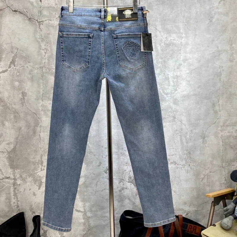 Мужские джинсы дизайнерские джинсы высокой версии мужские брюки классические повседневные мужские брюки с вышивкой медузы плюс размер модные прямые джинсы 0LX5