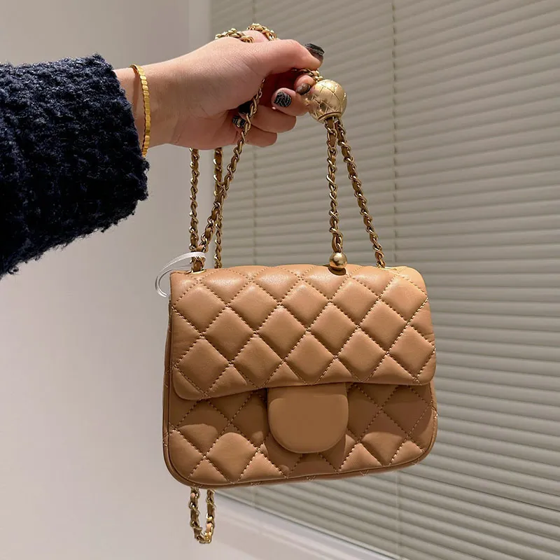 Umhängetaschen 22A Pearl Crush Mini Flap Quilted Umhängetasche Beige Lammfell Antik Gold Kugel Metall Hardware Klassische Geldbörse 5 Farben Crossbod