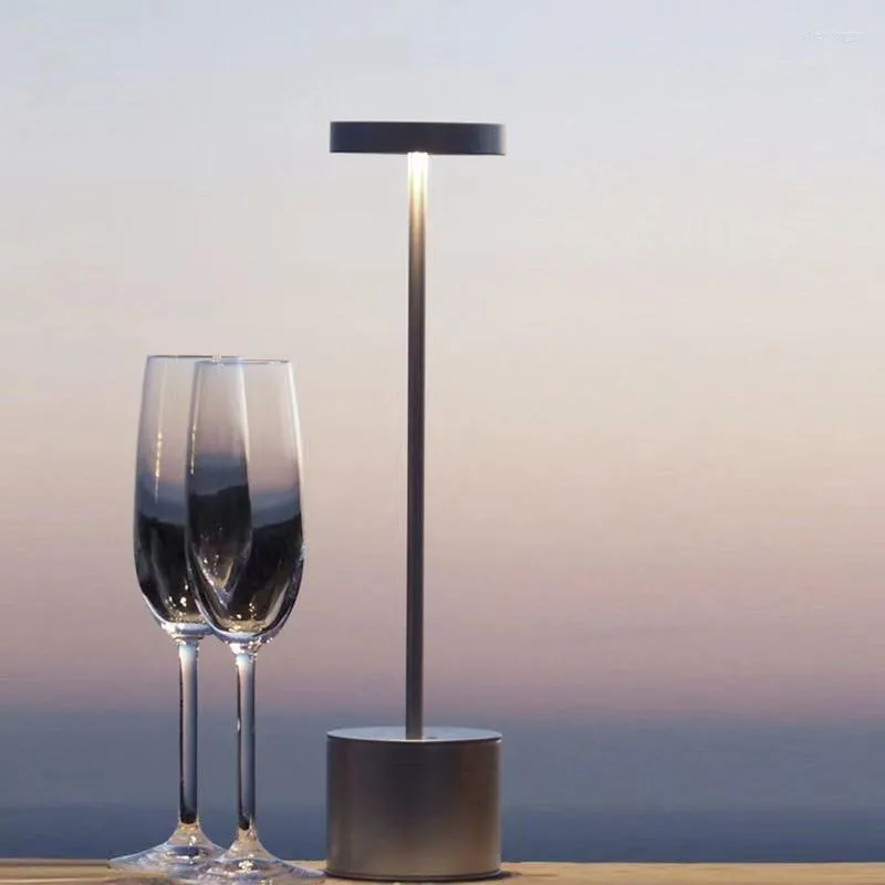 Luces nocturnas l￡mparas de mesa t￡ctiles inal￡mbricas de aluminio LED l￡mpara de escritorio recargable para la sala de estar de la sala de estar de la sala de estar Luz de fiesta