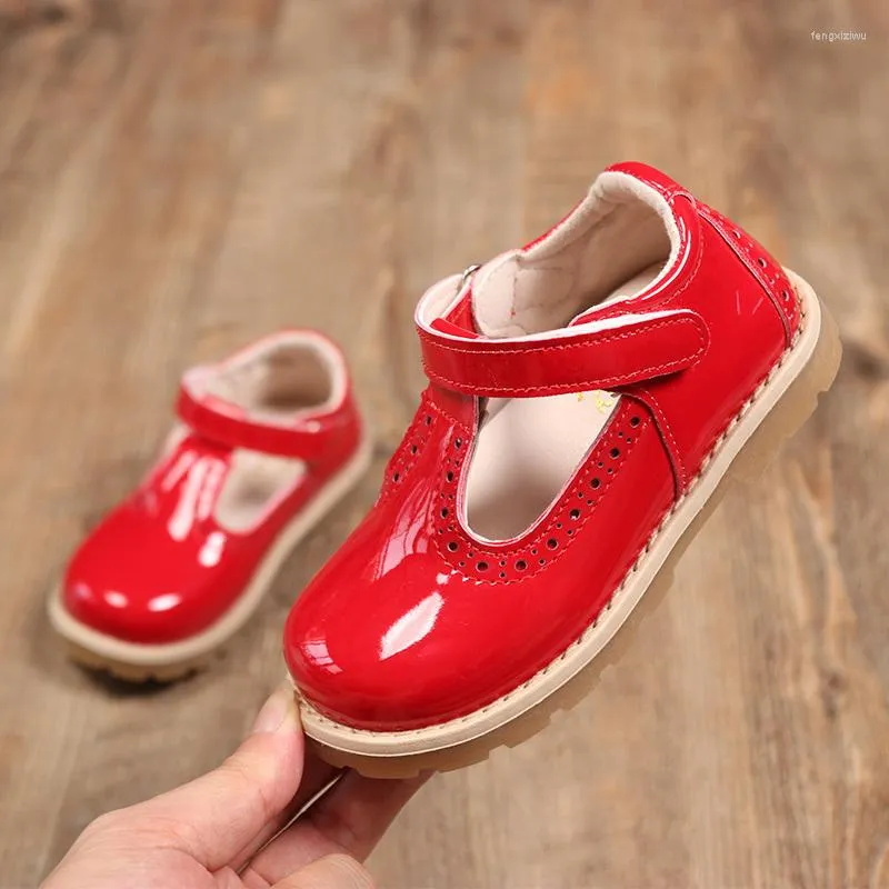 Platta skor barn baby flickor glansig retro fritid mjuk botten läder prinsessa vårens höstfast färg