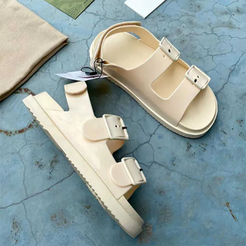 2021 Gummiplattform Sandaler Designer Kvinnor Sandal dubbelrem med sp￤nne studs godisflickor s￶ta sommarstrand glider 35-40 med ruta 299