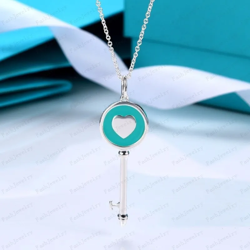 Pendentif Colliers Designer collier clé en forme de coeur femme couple chaîne en acier inoxydable cadeau à petite amie accessoires de bijoux de luxe en gros avec boîte Y23