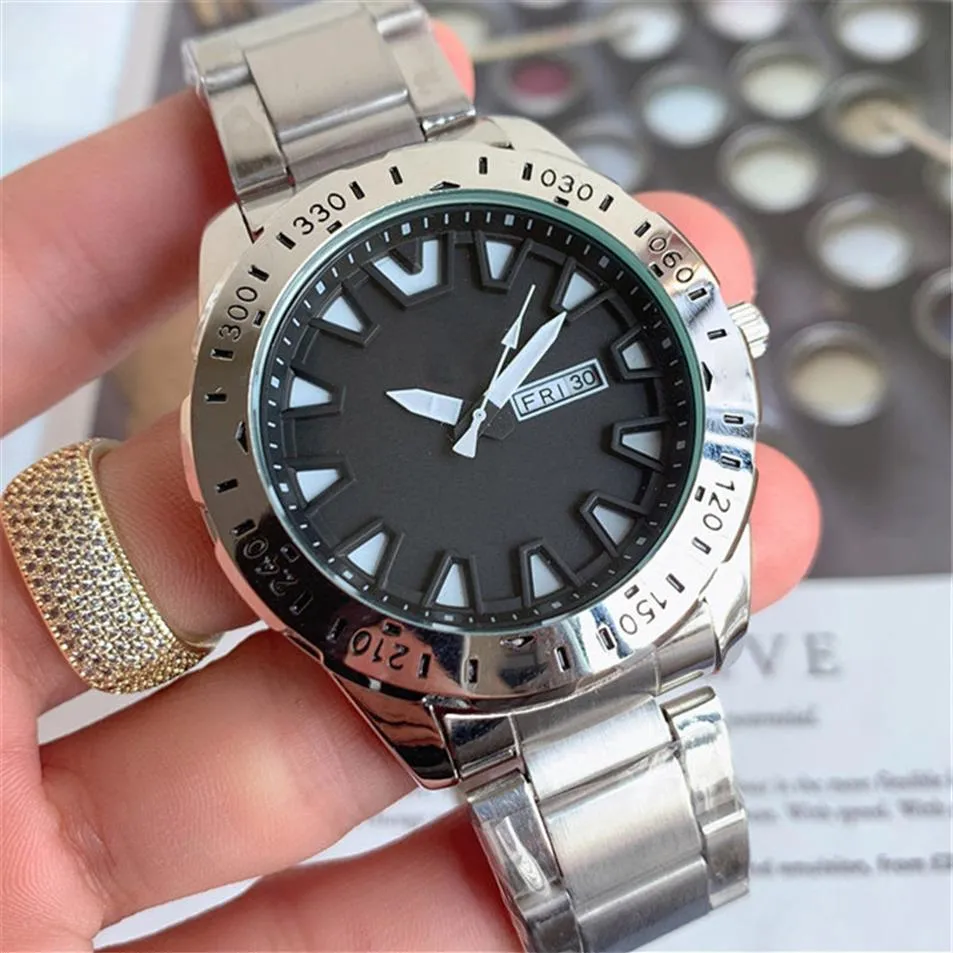 5-mens zegarki kalendarz mody Dial Stopy Styl Business Sports Casual Quartz Ruch Mens Mens Silikon Silikonowy Pasek Milit266a