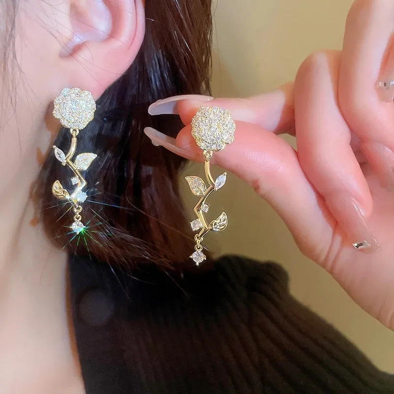 Bengelen kroonluchter Koreaanse nieuwe luxe oorbellen glanzende zirkonia rozenbloemblaadtak oorbellen voor vrouwen feest bruiloft Bijoux pendientes mujer