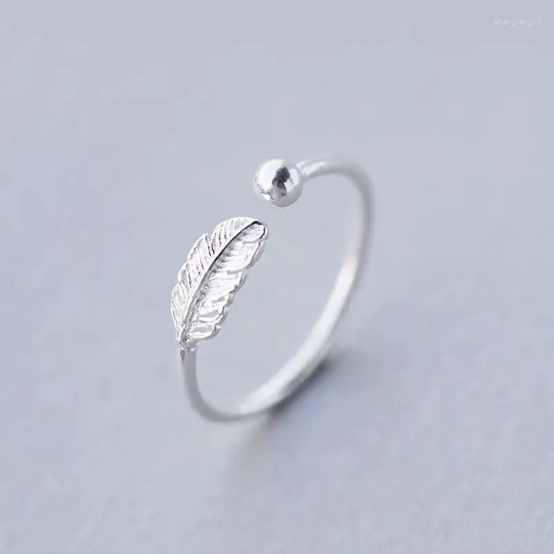 Кластерные кольца 925 Стерлинговые серебряные перья Персонализированное имя регулируемое кольцо