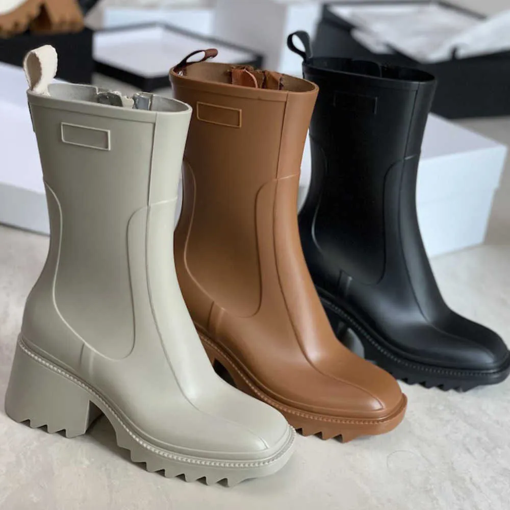 Designerskie kobiety deszczowe Betty Beeled Zip Mid-Calf Motorcycle Boots Pvc gumowy kwadratowy palca palec gęste obcasowe buty platformowe wodoodporne Welly Rainshoes no237