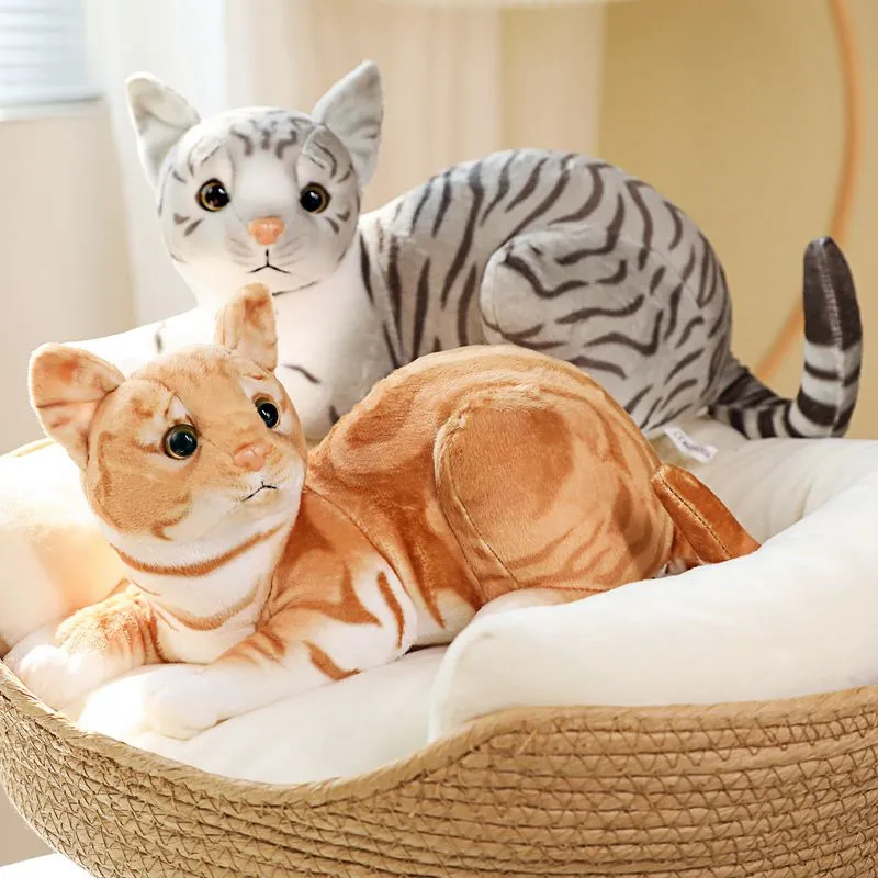 28 cm/35 cm mignon vraie vie en peluche chats poupée en peluche chat couché jouets en peluche pour enfants bébé poupée enfants cadeau d'anniversaire décoration de la maison