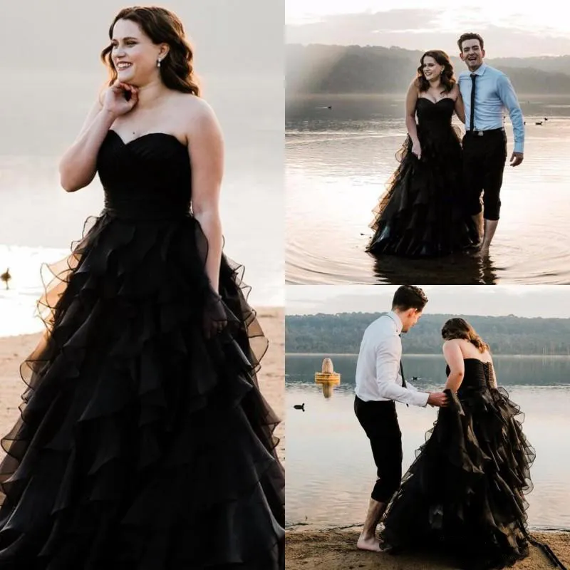 Black A Line Tiered Ruffles Bridal Gowns Plus Size Sweetheart Neck Tulle Lace-up Back Long Gothic Wedding Dresses