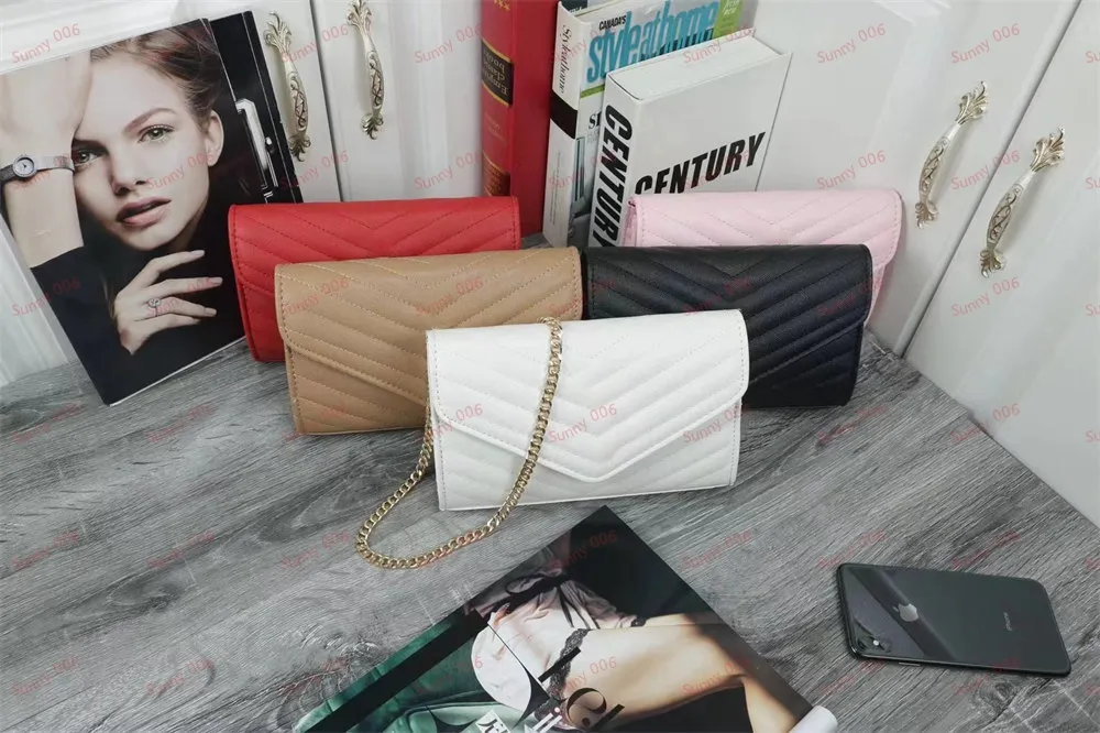 Designer Versaile Chain Cross Body Bag Fashion Luxury Envelope Bag Flera färger Purses Single Shoulder Flap Stick Picks