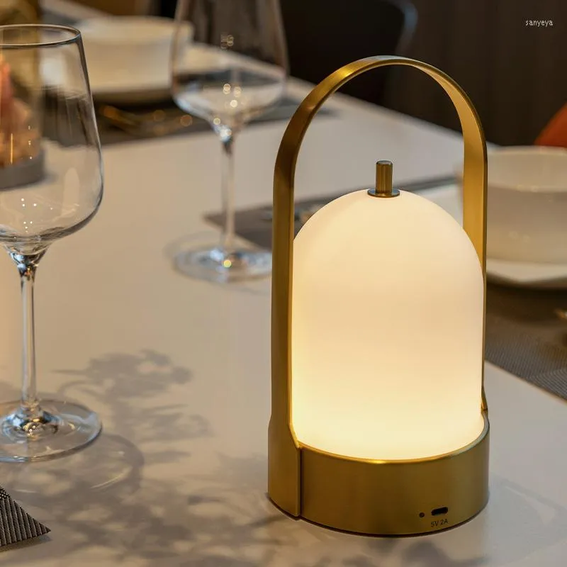 Portacandele Vintage Luxury Brass Cordless 4000mAh Lanterna ricaricabile Lampada da tavolo per interni ed esterni Moderna lampada a LED portatile