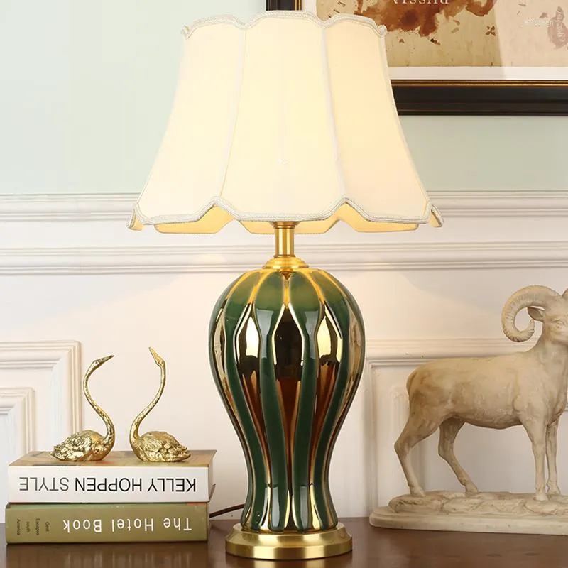 Lampy stołowe Ourfeng Luksusowy dekoracyjna lampa ceramiczna Kreatywna Kreatywna nocna mosiądz do domu na studia foyer biuro sypialnia