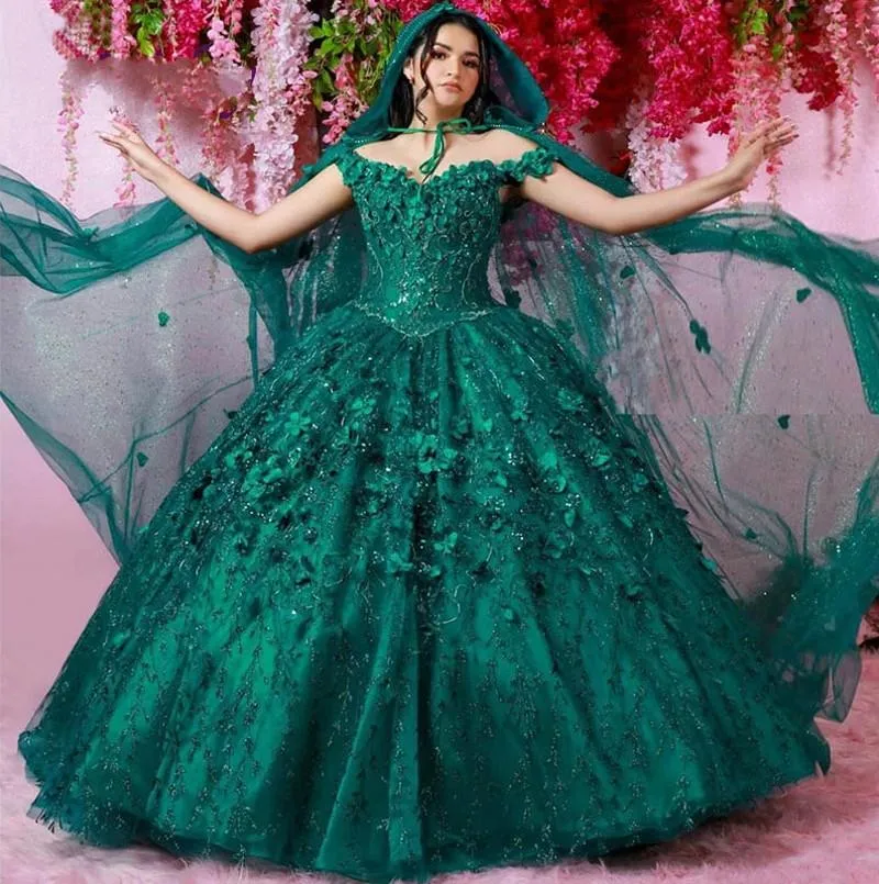 2023 Quinceanera Ball Gown Dresses Off Shoulder Dark Green Lace Appliques Crystal Beads Flowers Floor Length Corset Back Plus Size Prom Evening Gowns With Warp Cape