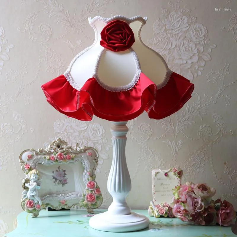 Lampy stołowe Europejska sypialnia Rose Lampa Rose Cute Pastoral Girl's Room Light Princess Desk