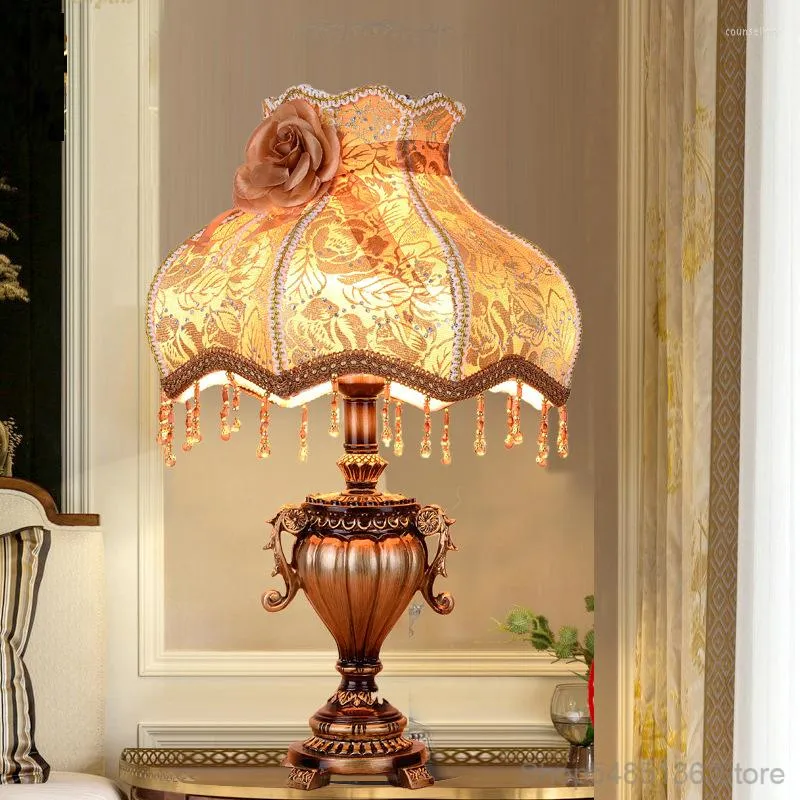 Lampy stołowe Europejski luksus retro do salonu sypialnia lampa nocna kreatywna ciepłe studia domowe dekor