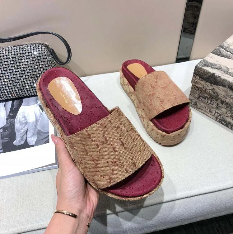 2023 nuovi arrivi sandali estivi da donna da uomo sandali da spiaggia pantofole casual scarpe da donna comode stampa fiori in pelle ape 35-41 con scatola