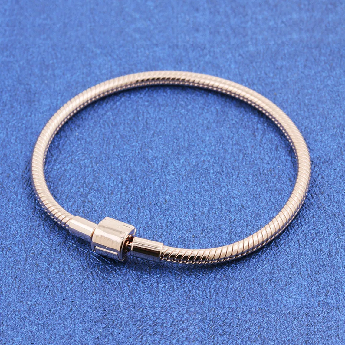 Rose Gold Plated Barrel Clasp Snake Chain Charm Armband passar för europeiska Pandora -armband Charms och pärlor