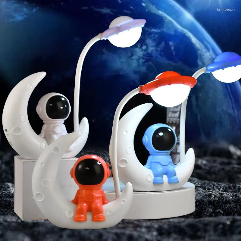 Lampade da tavolo Astronauta Lampada a LED Studio per bambini Camera da letto Ufficio Protezione degli occhi Illuminazione Regalo di compleanno di Natale Luce notturna ricaricabile tramite USB