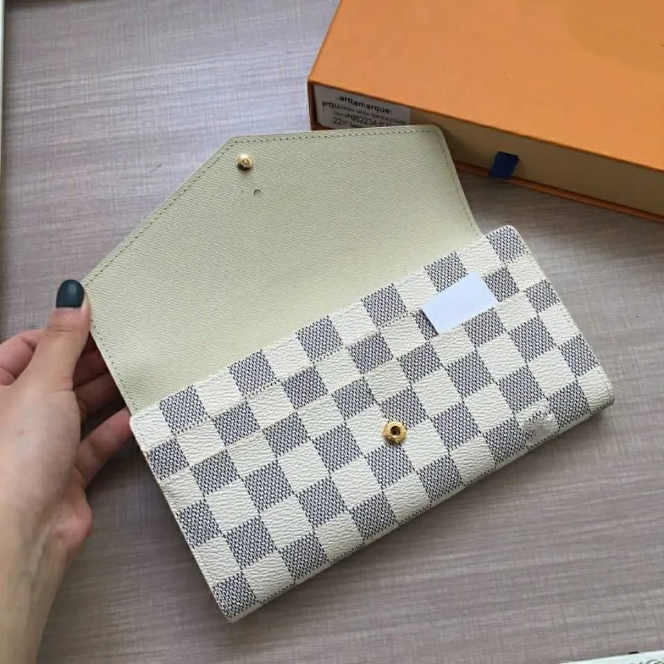 Varumärkesdesigner Brand Walls Card Bag 2023 New Women's Fashion Texture Purse Multifunktionell bärbar spänneväska Present Box Packaging Factory Direct Sales