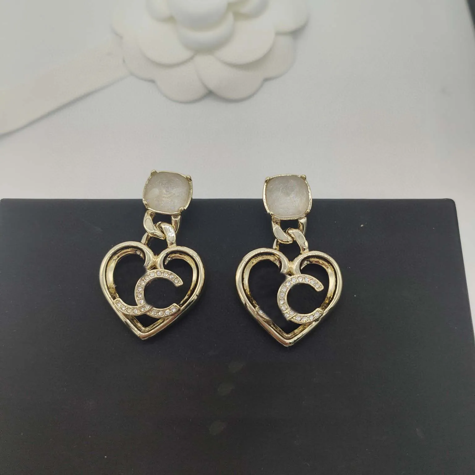 2023 Arete colgante de calidad de lujo con forma de corazón y diamante blanco enchapado en oro de 18 k con sello de caja PS7478A