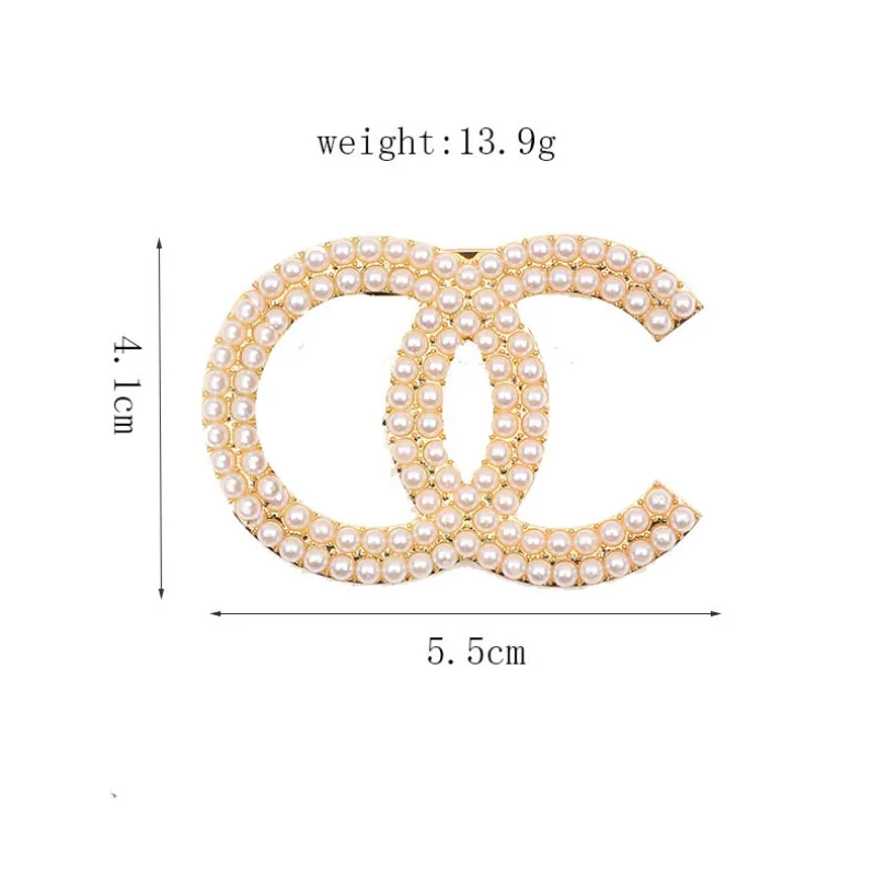 Classique Marque De Luxe Desinger Perle Broche Célèbre Femmes Strass Double Lettre Broches Costume Pin Mode Bijoux Vêtements Décoration Accessoires