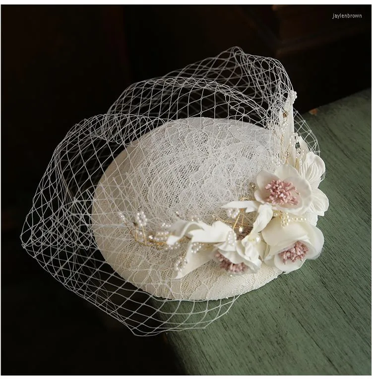 Headpieces Woman Wedding Hats and Fascinators Beige Linne Vintage Handgjorda blommor Net ansikte slöja med kam