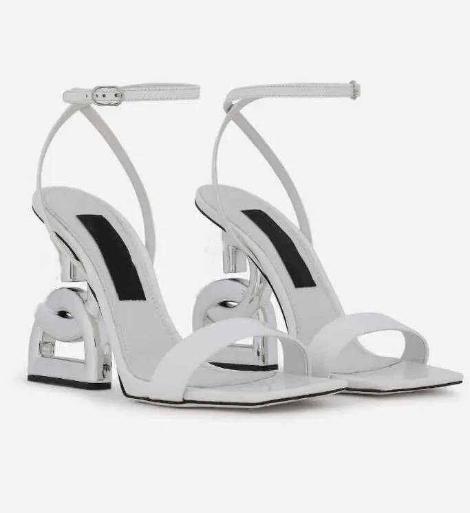 Luxe Merken Barok Hak Keira patent lederen sandalen Dames Mode Ontwerper Jurk Schoen Dames Hoge Hakken Prachtige en Comfortabele Band