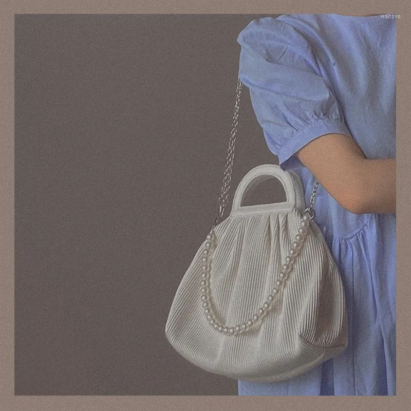 Kvällspåsar Elegant kvinnlig kedja Tygväska Fashion Quality Pearl Shoulder Strap Women's Handbag Pleated Messenger Armpit