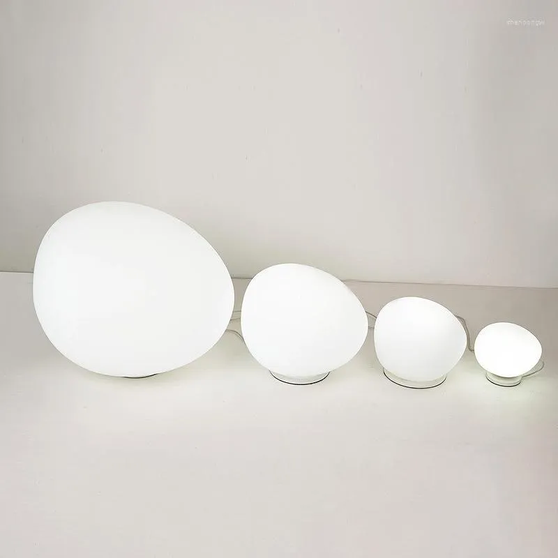 Lampade da tavolo Lampada moderna in vetro Soggiorno nordico Led Luce irregolare Creative Pebble Desk Bedroom Home Decor Fixtures